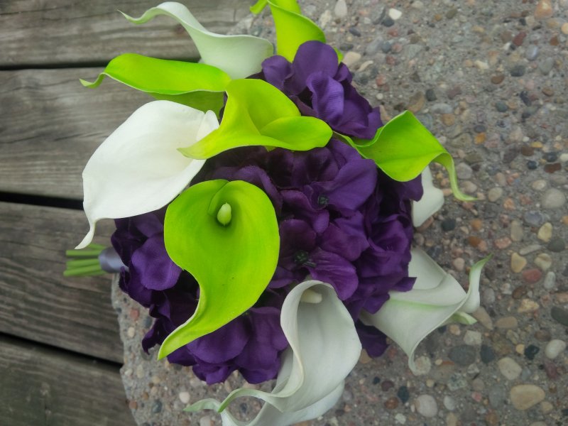 bouquet: Silk purple hydrangea, calla lilies