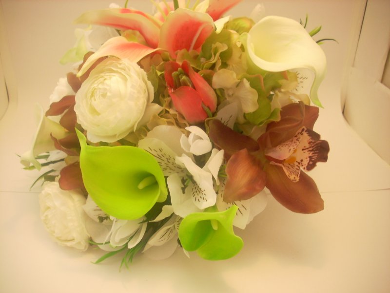 Silk bouquet with calla lilies and orchids